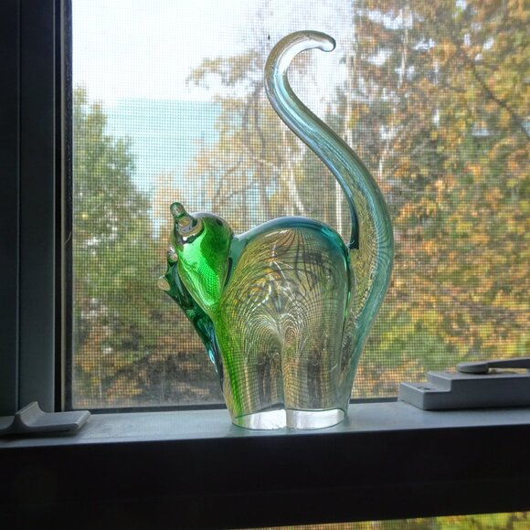 Chalet Glass Cat Figurine - Picture 3 of 10